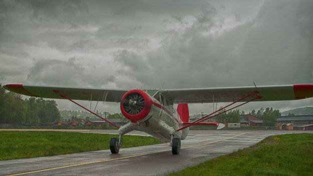 Noorduyn Norseman ankommer Kjeller mai 2015. Foto: Martin Buanes